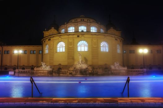 Swimming pool in Budapest oldest SPA Schezeniyi