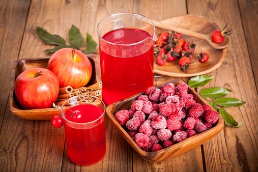 raspberries and raspberry Cocktail in the wooden bowl