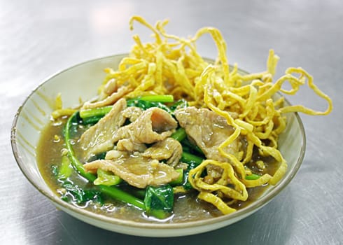 Crispy egg noodles in a thick vegetable gravy, Thai cuisine