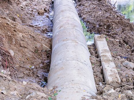 Placing construction a concrete drainage pipes