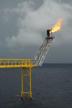 Flare boom nozzle and fire on offshore oil rig