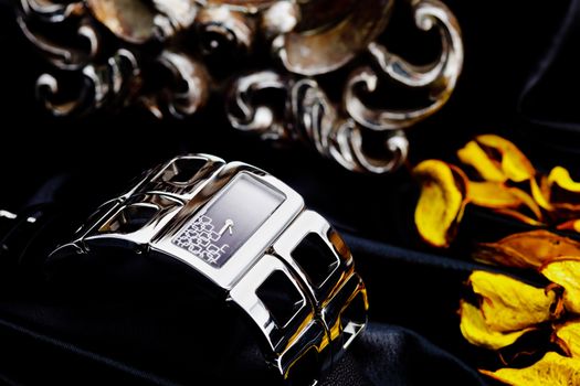 A very luxury woman watch of bracalet