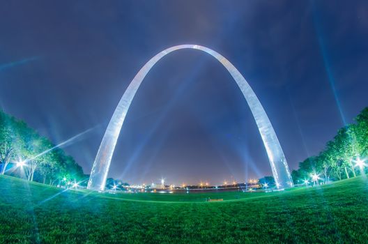 saint louis gateway arch and downtown skyline