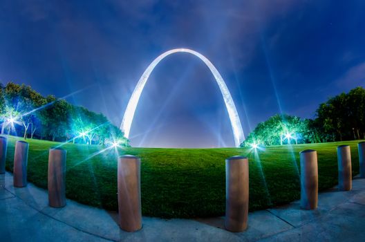 saint louis gateway arch and downtown skyline