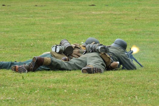 Two germans lying  with machine gun