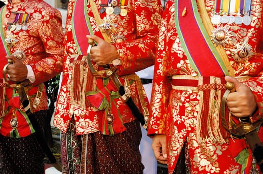 BANGKOK, THAILAND-MAY 5: Decorated barge parades at the Chao Phraya River in front of Wat Arun during Fry the Kathina ceremony cloth of Royal Barge Procession on May 5, 2006 in Bangkok,Thailand