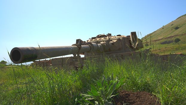 Large-caliber gun on old destroyed tank beside the Syrian border. HDR photo.