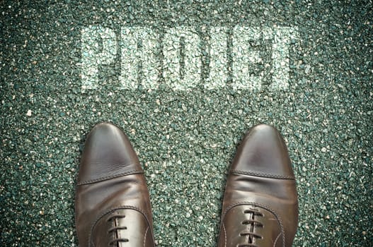 concept message on the road with feet - projet