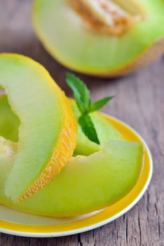 slices of cantaloupe melon