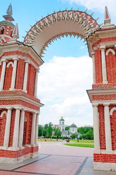  Arch of red brick decorated with white pattern                              