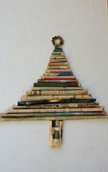 Christmas tree made ​​of paper