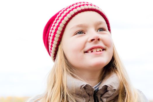 Autumn photo of beautiful girl in red hat