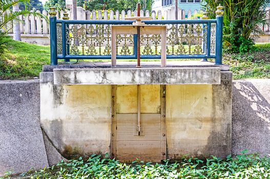 Small floodgate of the reservoir