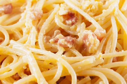 Spaghetti alla carbonara in strict close up