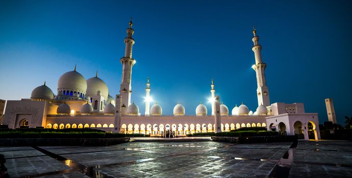 ABU DHABI, UAE - DECEMBER 18: Sheikh Zayed Grand Mosque, Abu Dhabi, UAE on December 18, 2013 in Abu Dhabi. The 3rd largest mosque in the world, area is 22,412 square meters