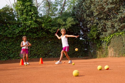 children to tennis school
