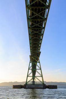 This bridge connects the states of Washington and Oregon at the mouth of the Columbia River.