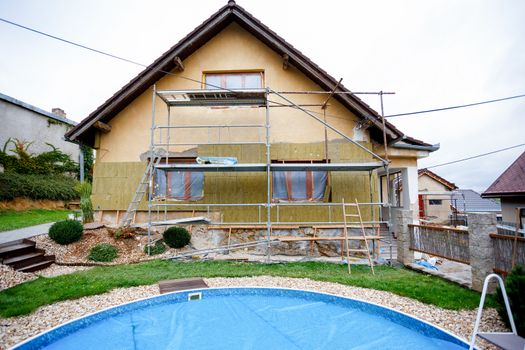 Construction or repair of the rural house, fixing facade, insulation and using color