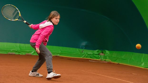 children to tennis school