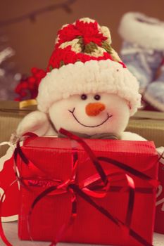 Christmas and New Year snowman snowman with gift on snow background
