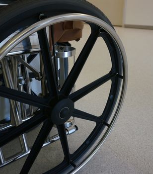 Wheelchair for who can not help themselves, two-wheel cart to use in various places.                               