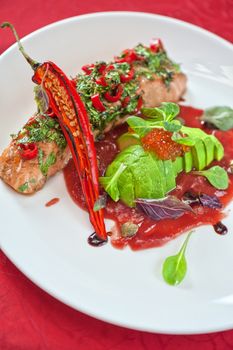 baked salmon with herbs and cayenne pepper