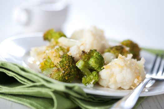 Broccoli and cauliflower tasty gratin with cheese 