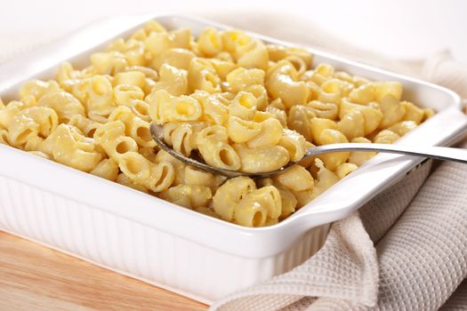 Macaroni and cheese in the casserole 