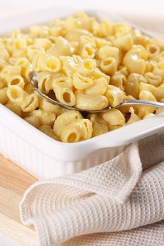 Macaroni and cheese in the casserole 
