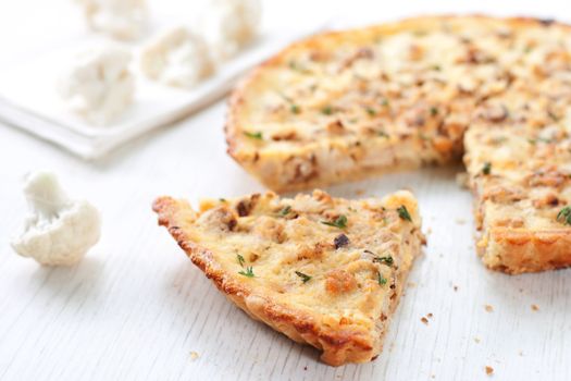 Cauliflower and caramelized onion tart 