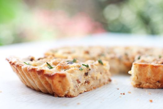 Cauliflower and caramelized onion tart 