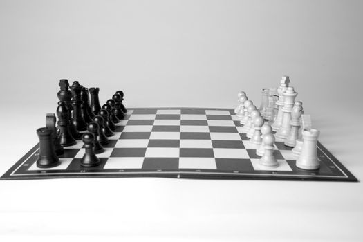Starting position pieces on a chess board