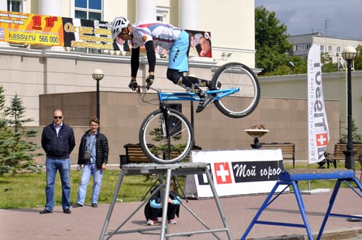 Mikhail Sukhanov � the champion of Russia on a cycle trial, acts in Tyumen on a holiday the City Day 26.07.2014�