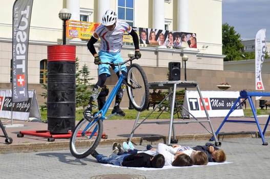Mikhail Sukhanov � the champion of Russia on a cycle trial, acts in Tyumen on a holiday the City Day 26.07.2014�