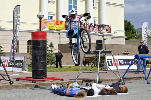 Mikhail Sukhanov � the champion of Russia on a cycle trial, acts in Tyumen on a holiday the City Day 26.07.2014�