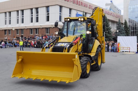 City Day of Tyumen, on July 26, 2014, show of dancing excavators