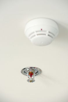 Sprinkler and smoke detector on the ceiling