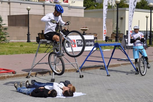 Timur Ibragimov and Mikhail Sukhanov's performance, champions of Russia on a cycle trial. City Day of Tyumen on July 26, 2014
