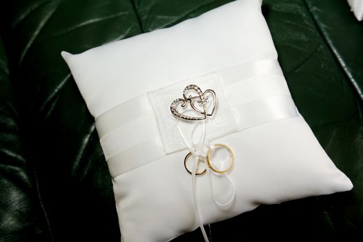 Weding ring cushion with two rings and love hearts