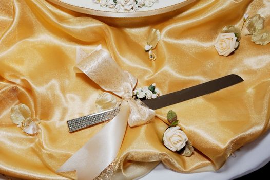 Cake cutting knife at wedding reception with decoration