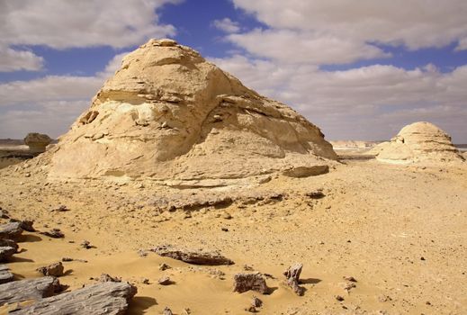 Wind and sun modeled limestones sculptures in White desert 