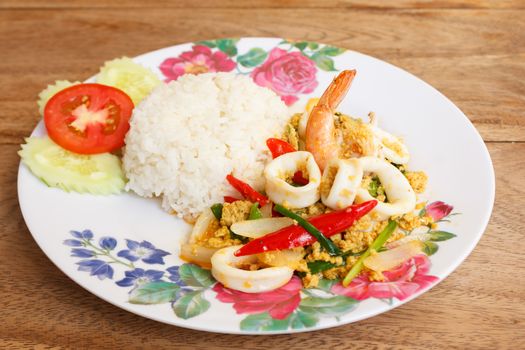 Fried Shrimps with Squid in Curry Powder and Steamed rice