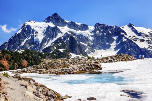 Hiking Mount Shuksan Blue Pool Hikers Artist Point Mount Baker Highway Washington Snow Mountain Grass Trees
