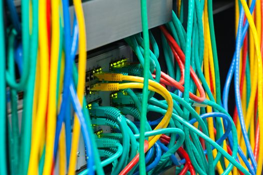 Messy router connections in a data center
