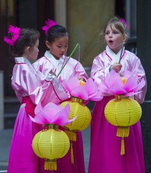 SAN FRANCISCO - FEB 15 : Unidentified dress up children performing during the Chinese New Year Parade in San Francisco , California on February 15 2014 , It is the largest Asian event in North America 