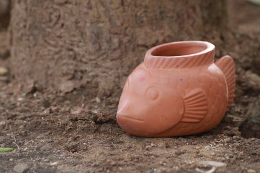 This pottery made in shape of fish.It have ever been a drinking pot.Now it's the adornment for garden.