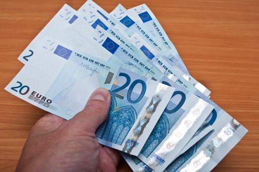 man pay with banknot of twenty euros