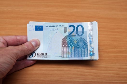 man pay with banknot of twenty euros