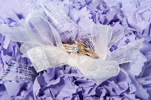 wedding accessories made ������of paper
and wedding rings