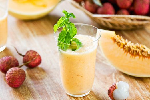 Lychee with Cantaloupe smoothie by fresh ingredients